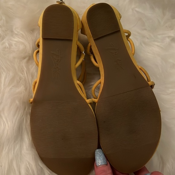 Sandals - Picture 4 of 5